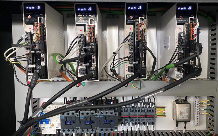 3015 Fiber Laser Cutting Machine For High-Speed Cutting Of 1-6mm Metal Materials 3015 Fiber Laser Cutting Machine Alang sa High-Speed Cutting Sa 1-6mm Metal nga Materyal