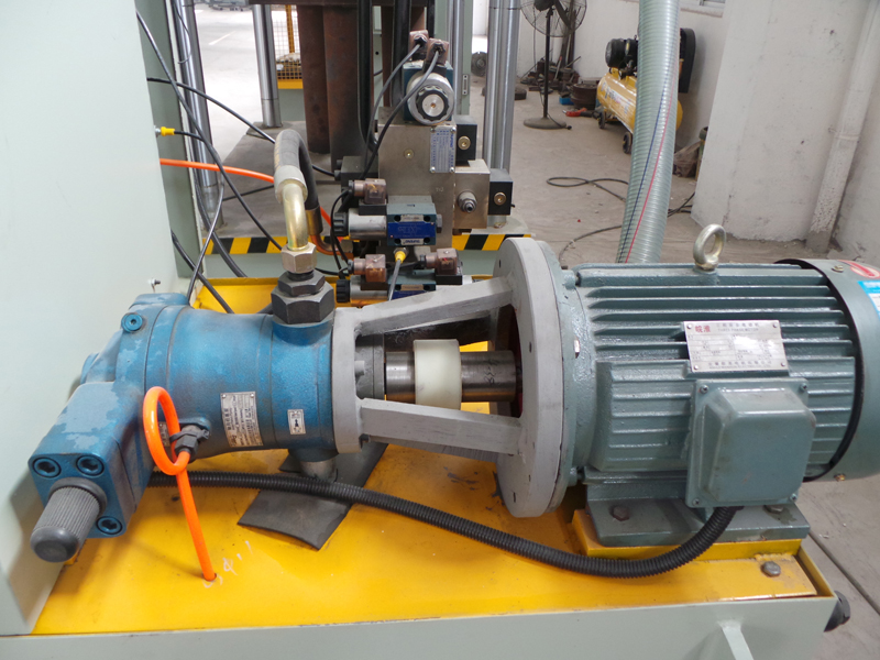 500 Ton Upat ka kolum nga Three-Beam Hydraulic Press Machine Para sa Wheel Barrow
