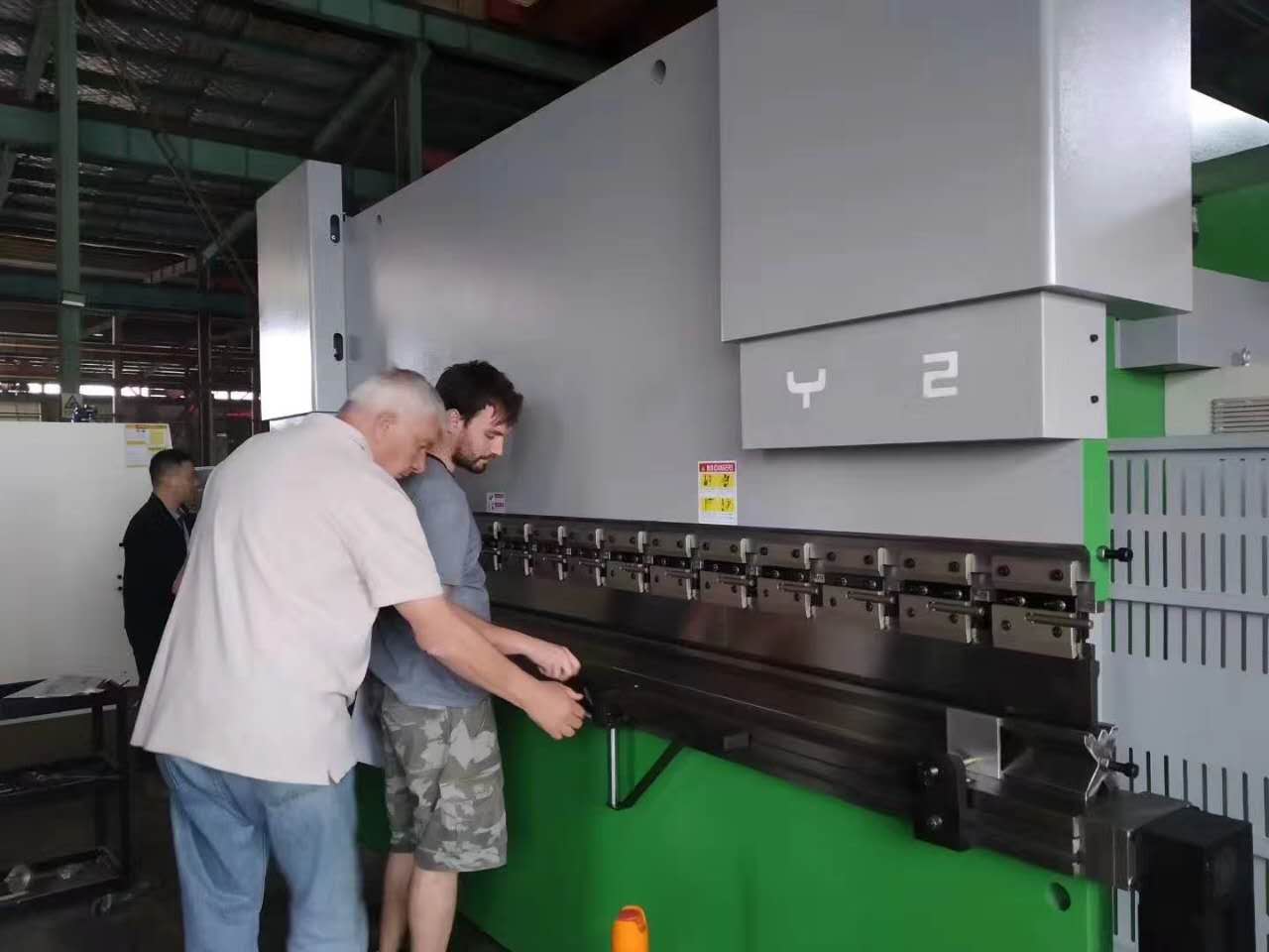 63 Ton Metal Steel Sheet Plate Bending Machine Cnc Hydraulic Press Brake Para sa Metal Working