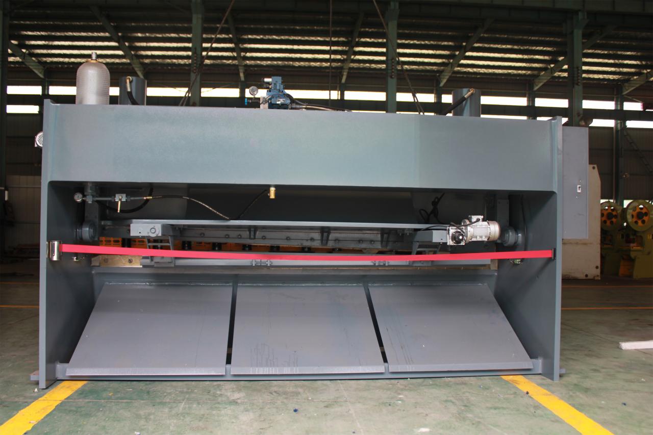 Qc11y Metal Plate Hydraulic Guillotine Shearing Machine Para Ibaligya
