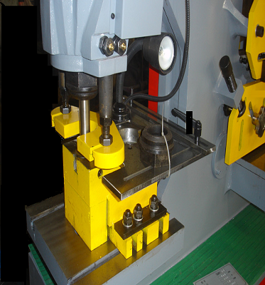Steel Plate Angle Cutting Punching Notching Machine Hydraulic Ironworker Para Ibaligya